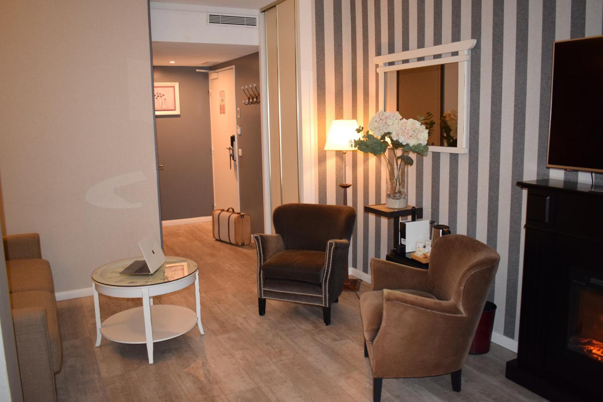 Le Trophee Boutique Hotel Spa- La Loggia Appart'Hotel Довиль Экстерьер фото