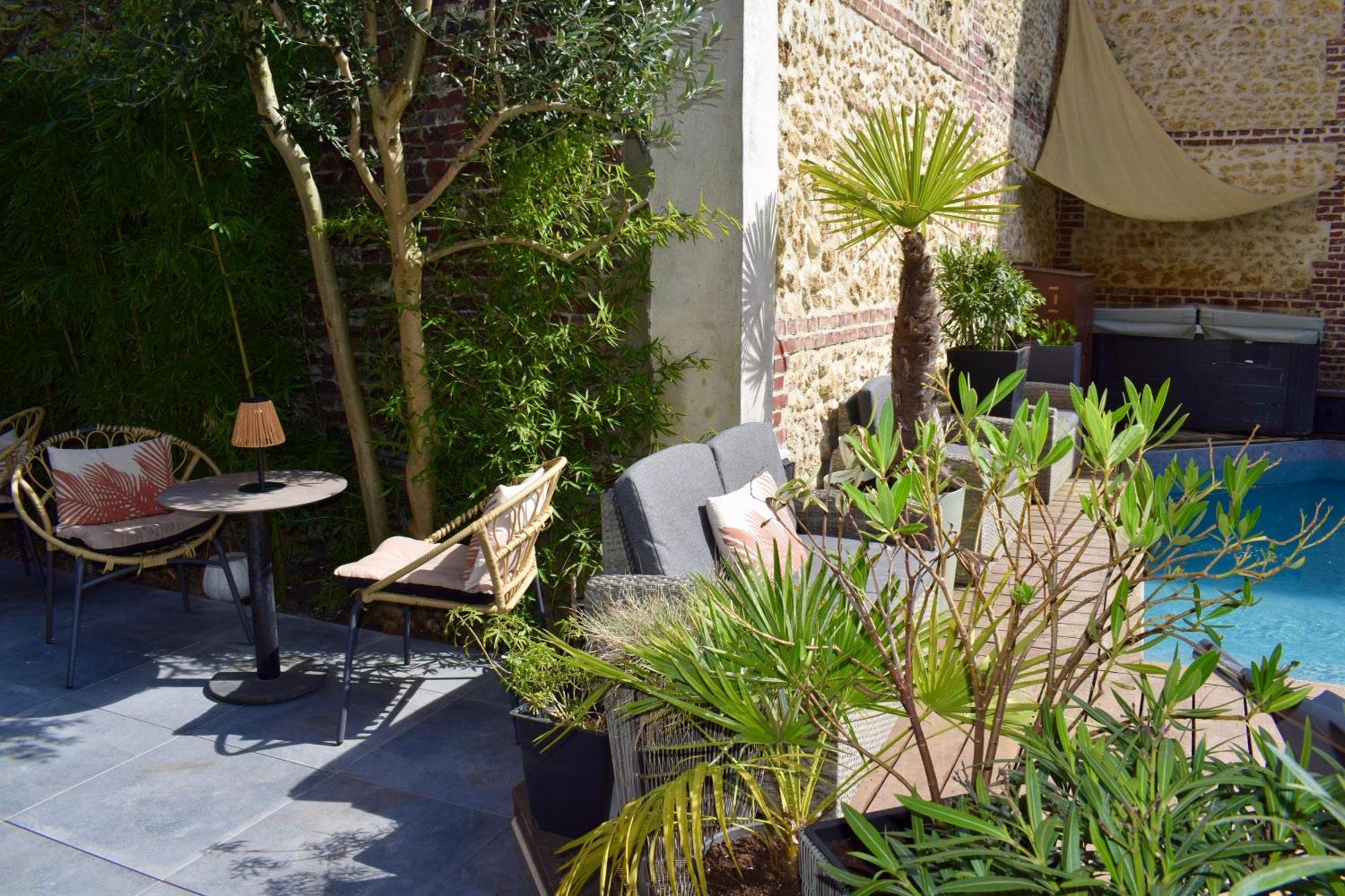 Le Trophee Boutique Hotel Spa- La Loggia Appart'Hotel Довиль Экстерьер фото